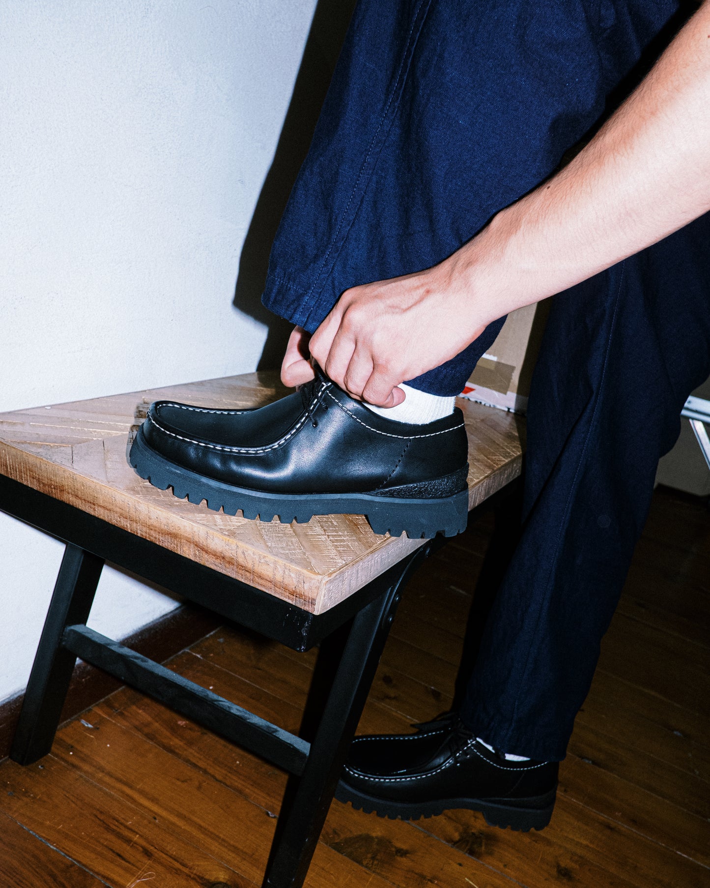 Clarks Originals - Wallabee Yukoner Black Leather White Stitching - Black