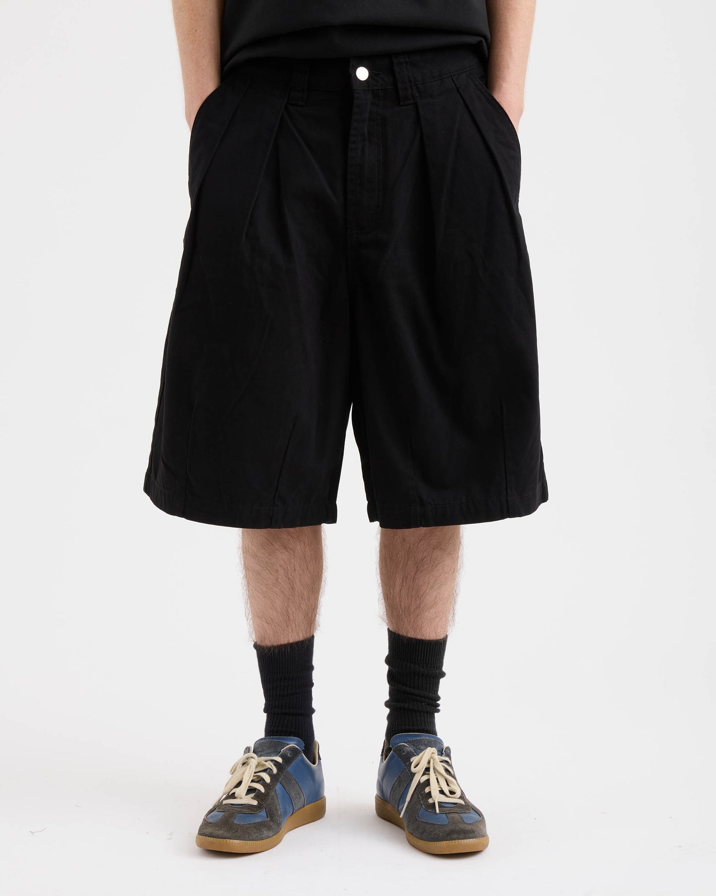 Pseushi - Pleated Balloon Shorts - Black