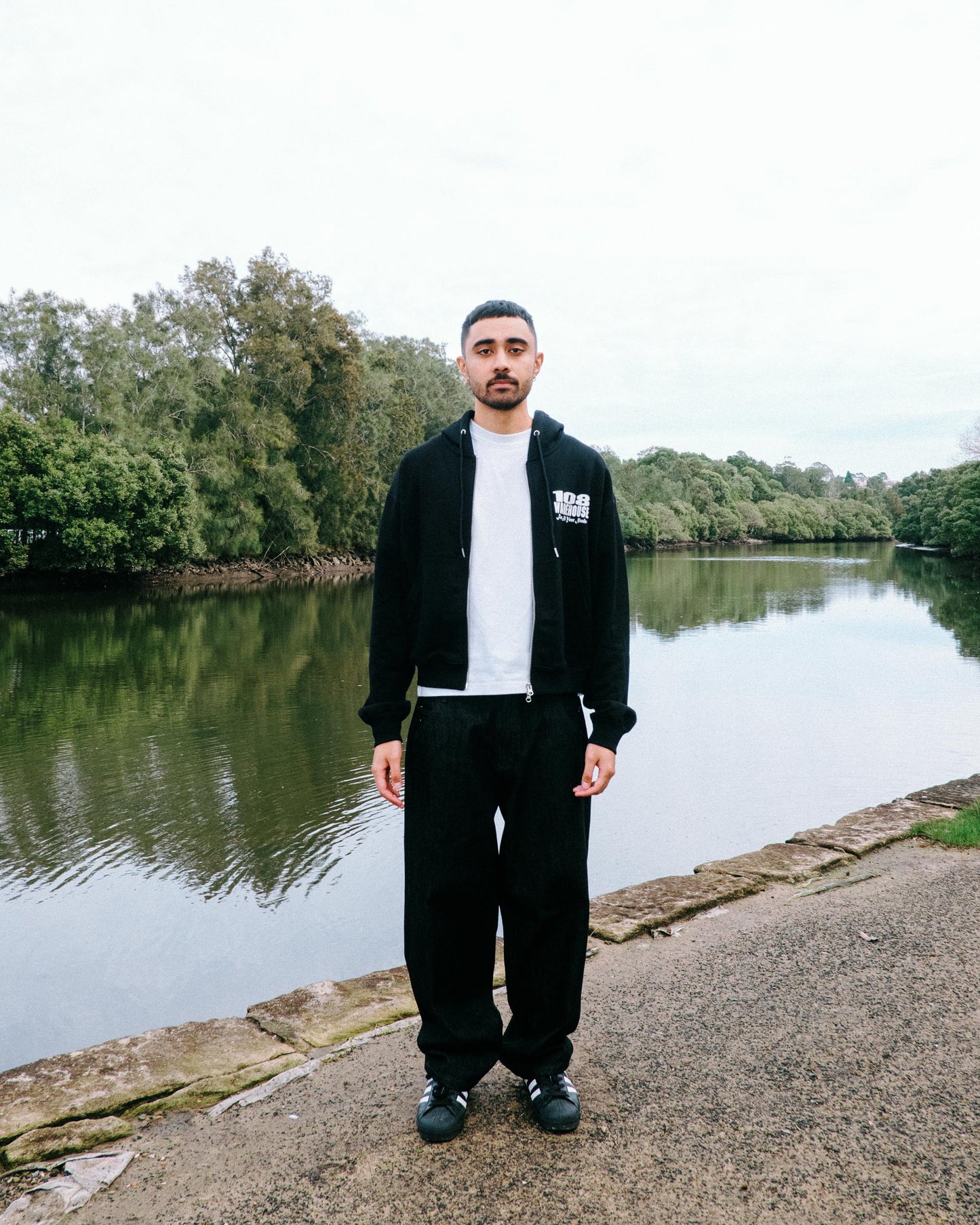 108WAREHOUSE - Cropped Zip Shop Hoodie - Black
