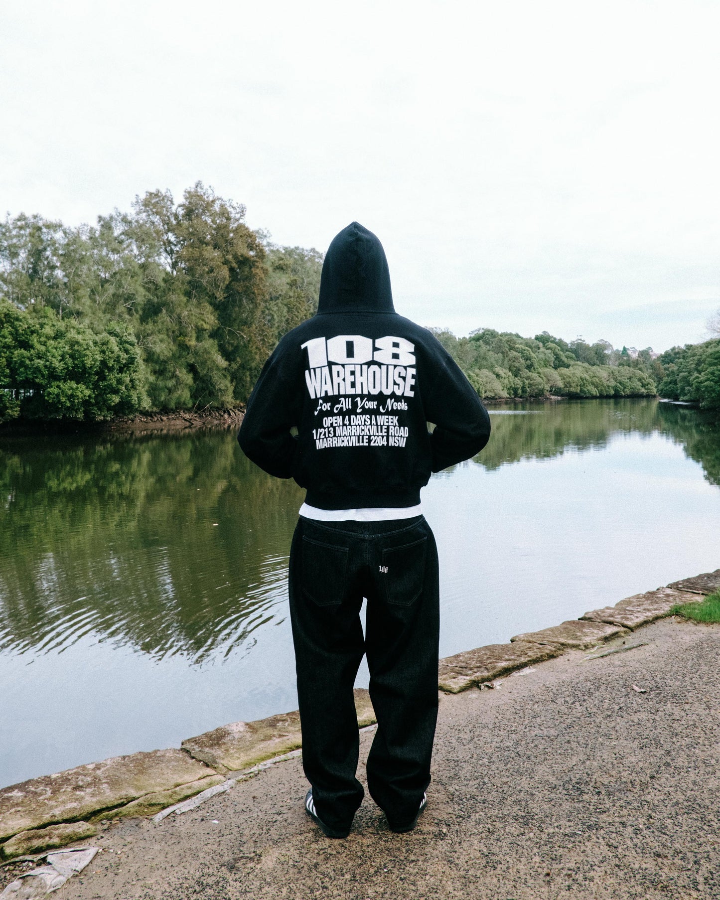 108WAREHOUSE - Cropped Zip Shop Hoodie - Black