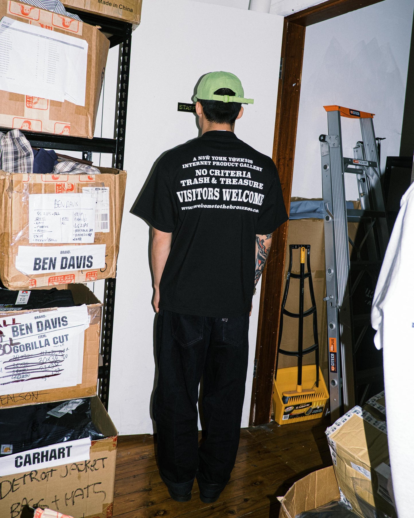 WELCOMETOTHEBRONXZOO - Domz Tee - Black