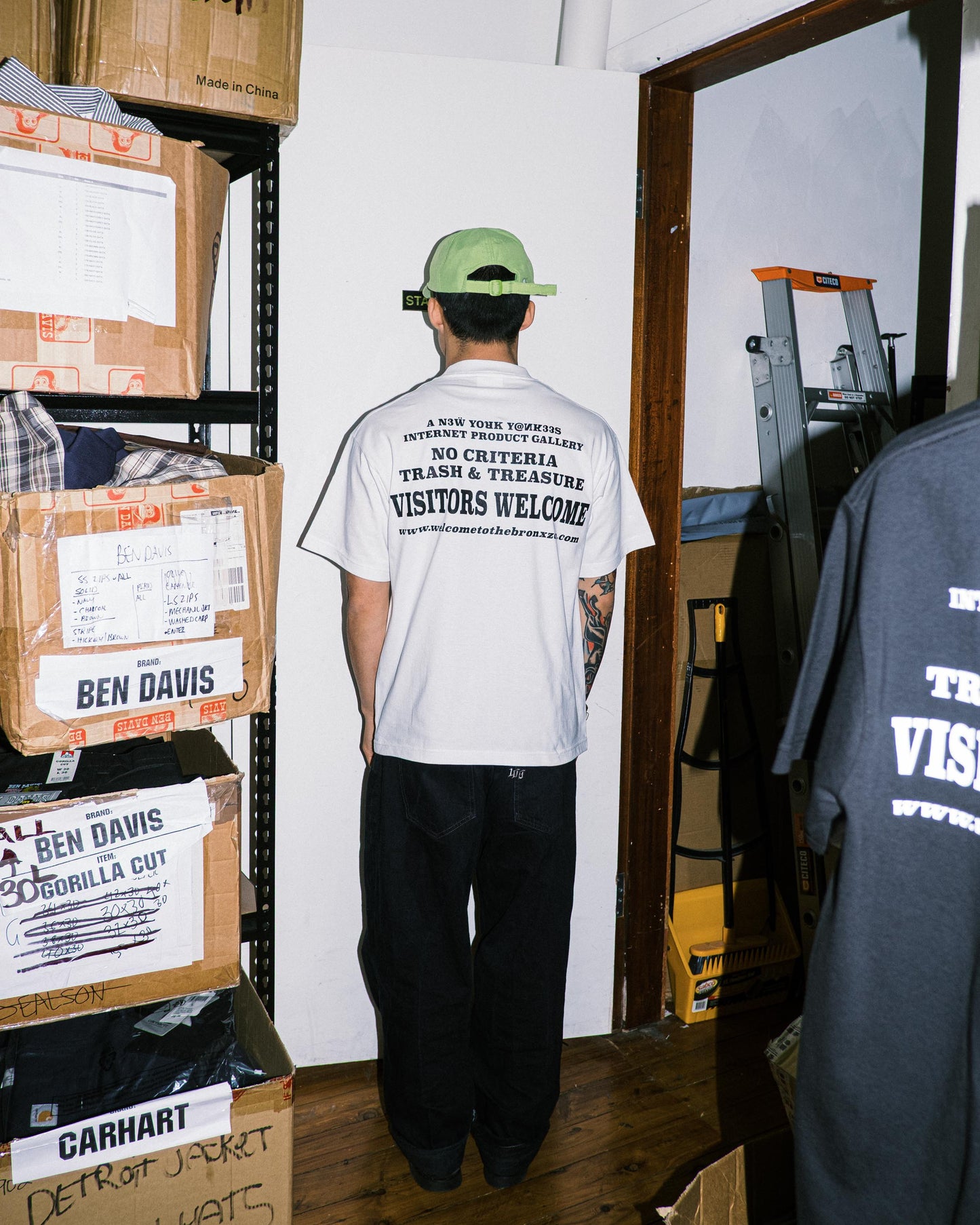 WELCOMETOTHEBRONXZOO - Domz Tee - White