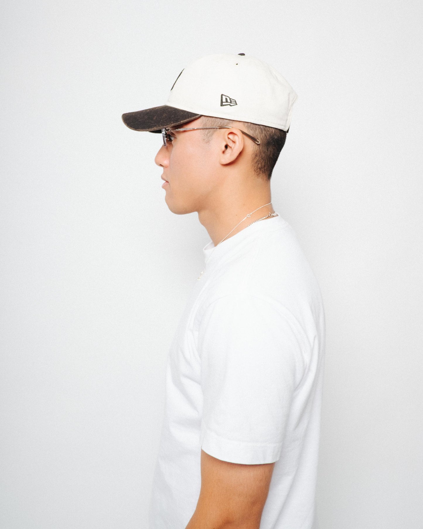 New Era - 9TWENTY NY Yankees 2-Tone Snow Wash Cap - White/Black