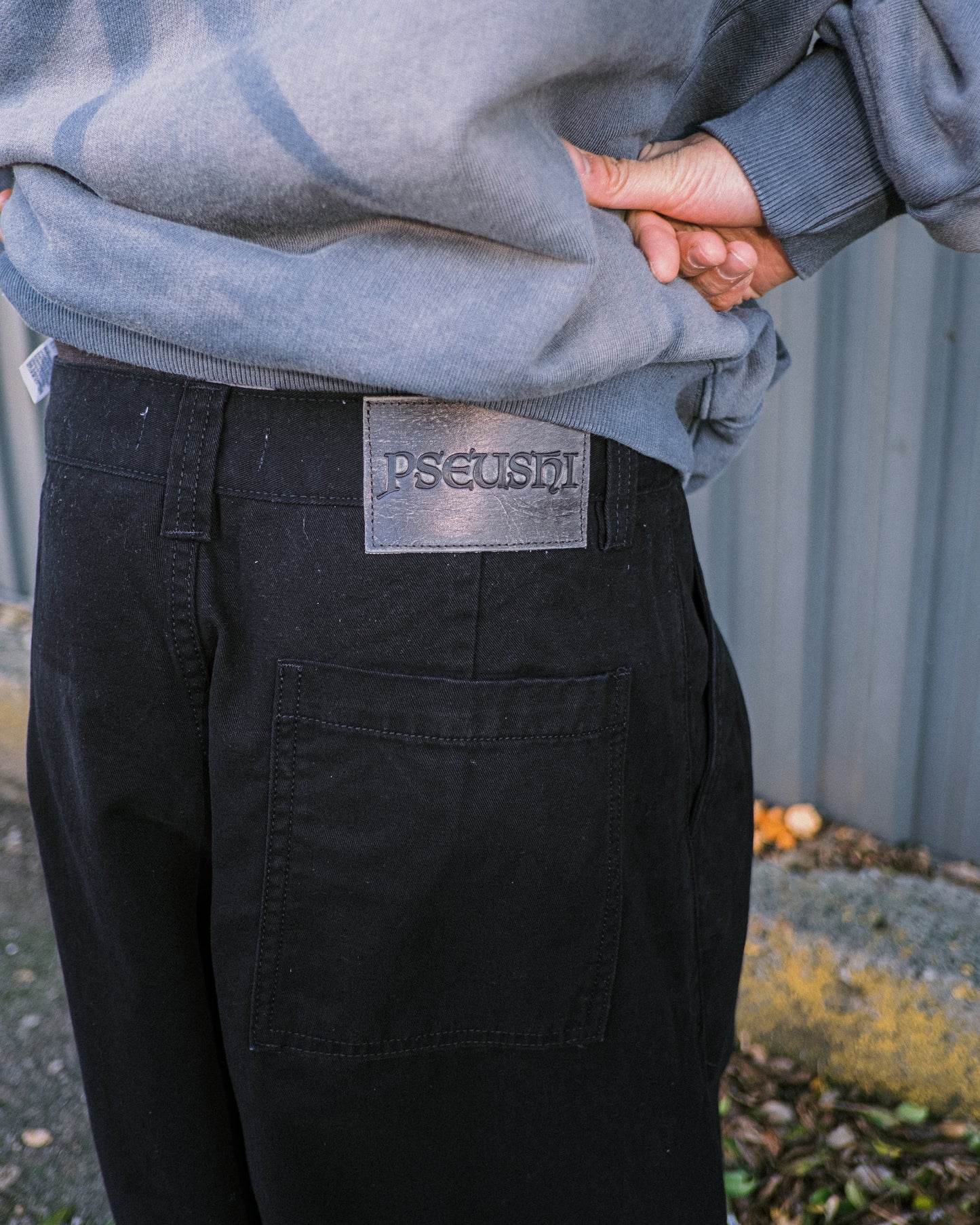 Pseushi - Pleated Balloon Shorts - Black
